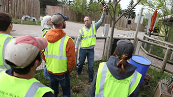 Landscape students pitch in at the Columbus Zoo.