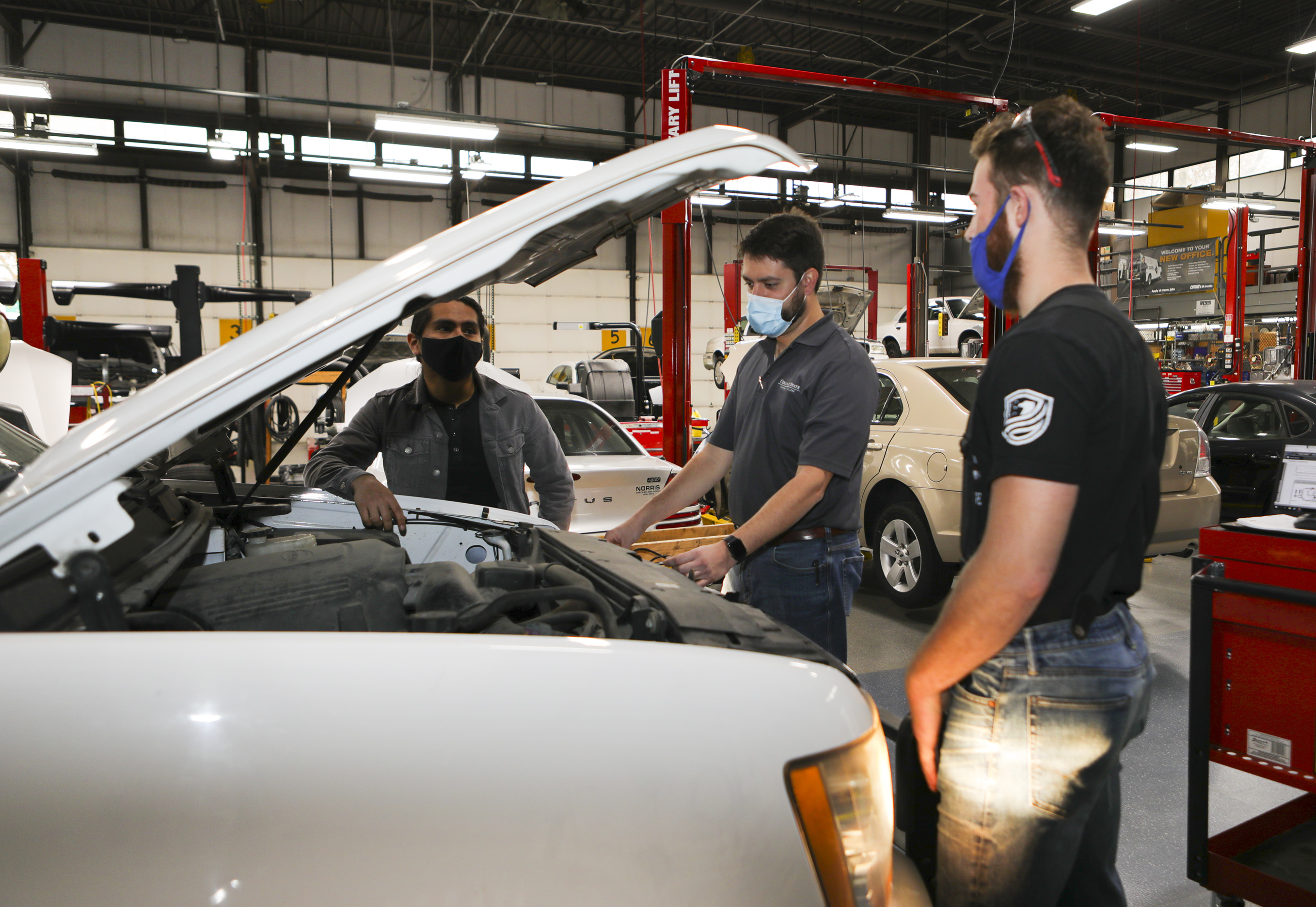 Jose Nunez, student; Ian Andrews, assistant professor; and Luke Eckels, student, taking part in the Powertrain Systems Service class in the Delaware Hall Automotive Technology Lab on November 19.